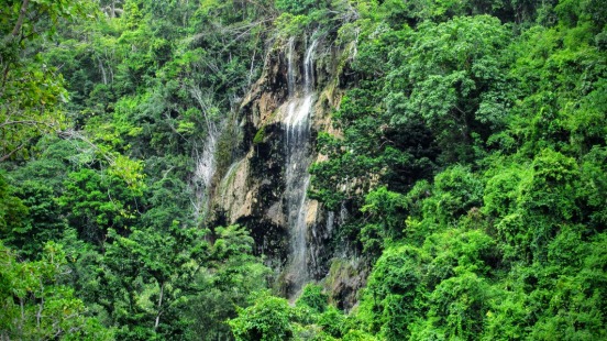 Here is Tumalog Falls teases its visitors. from a far. 