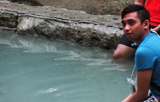 Enjoy a FREE foot spa at Tumalog falls' Dr. Fish at the smaller pool near the entrance. 